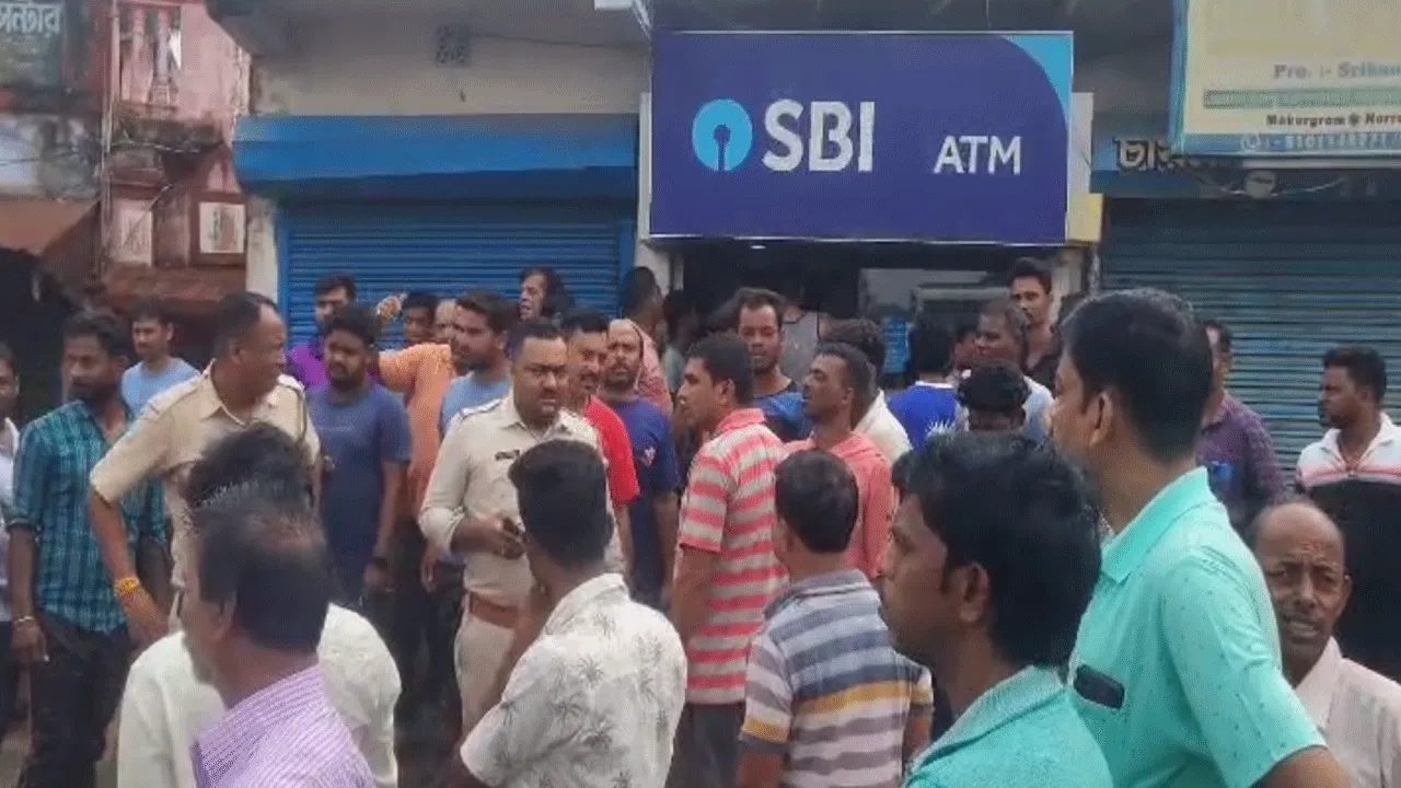 এটিএম লুঠের চেষ্টা, দুষ্কৃতীদের গণধোলাই