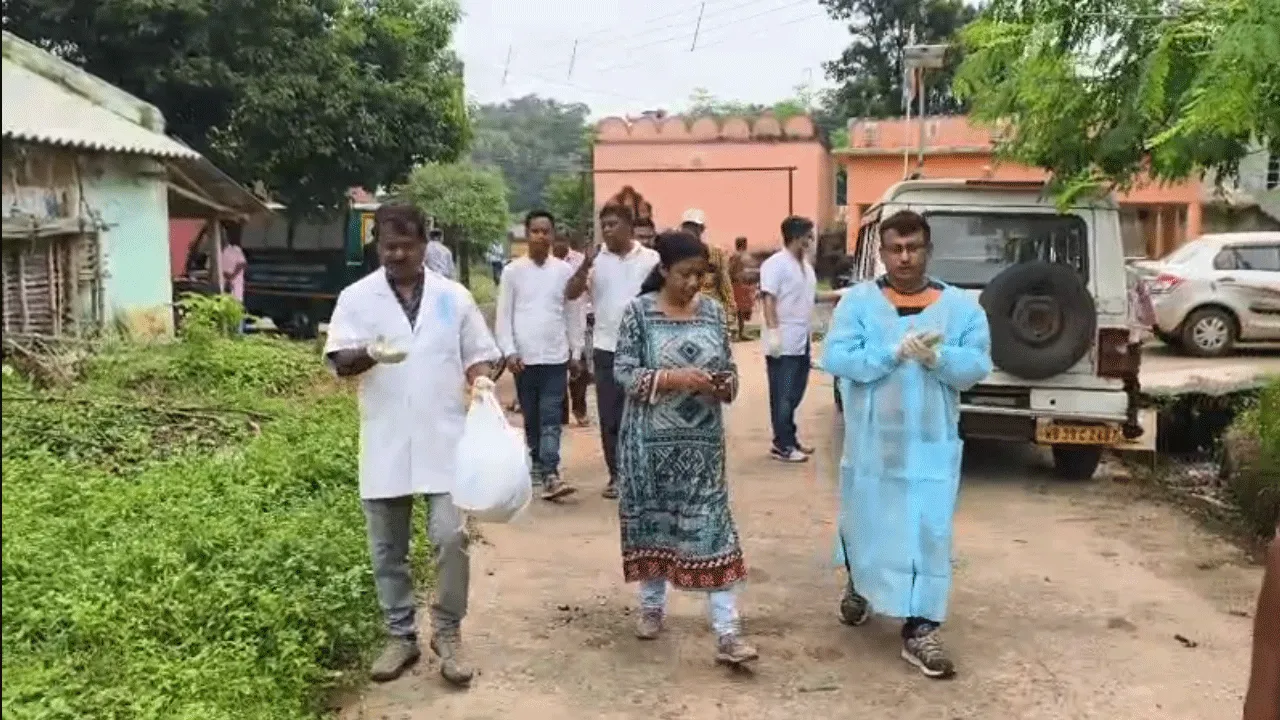 লাগাতার গরু মৃত্যুর কারণ খুঁজতে কাঁকসায় বিশেষজ্ঞ দল