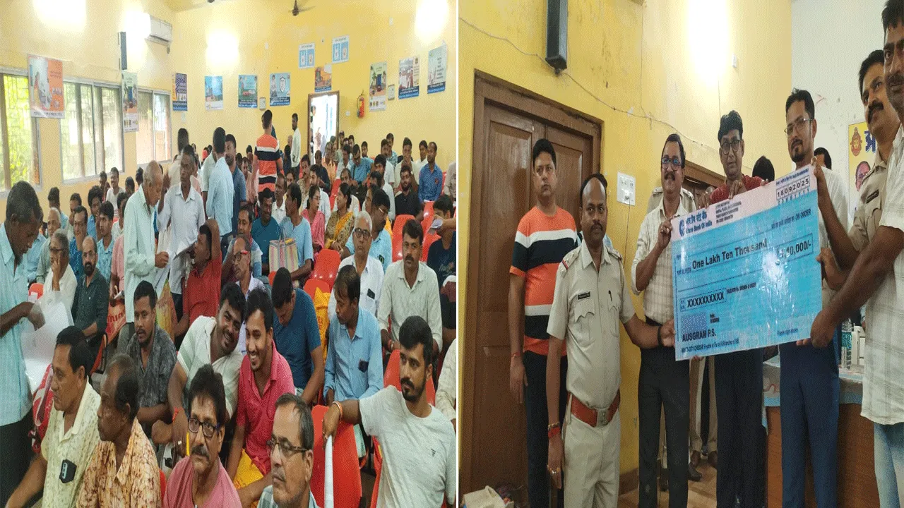 বিলি করা হলো দুর্গাপুজোর সরকারি অনুদানের চেক