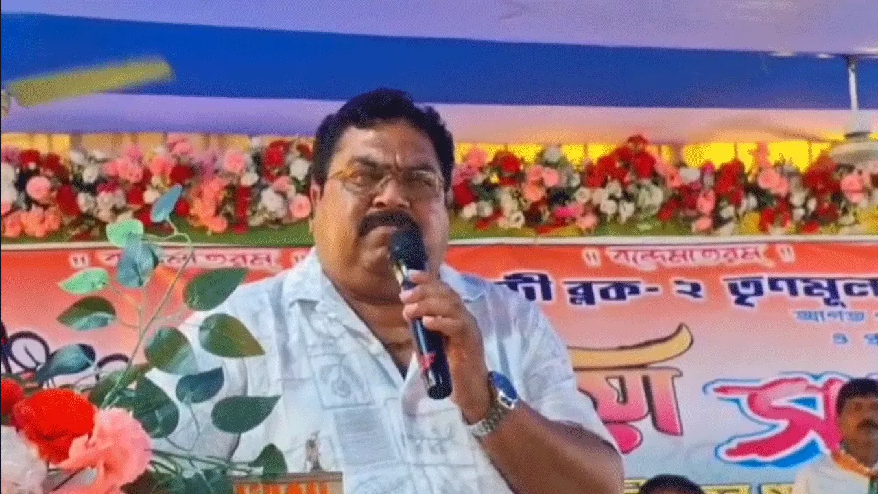 বিজয়া সম্মেলনী মঞ্চে গোষ্ঠীদ্বন্দ্বের স্বীকারোক্তি তৃণমূল নেতার!