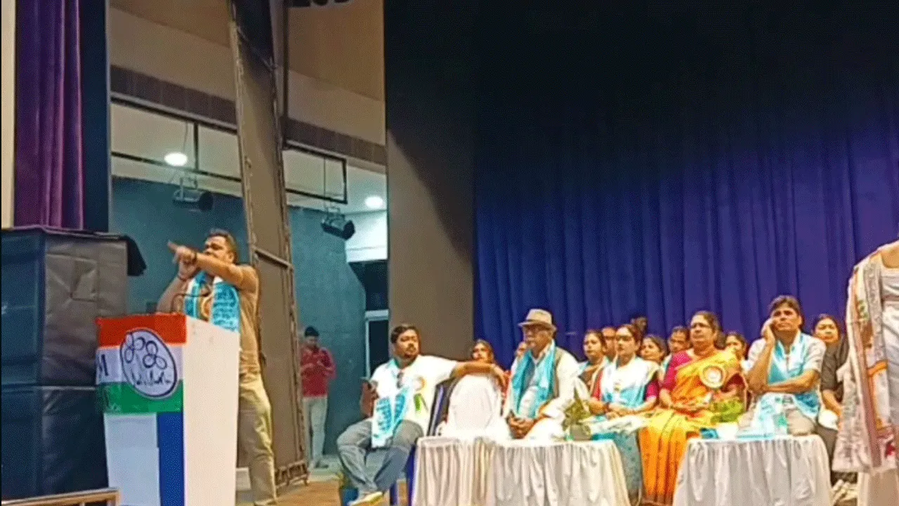 এসআইআর প্রসঙ্গে বিজেপির নেতাদের জুতো মেরে গ্রামছাড়া করার নিদান বাঁকুড়ার তৃণমূল নেতার