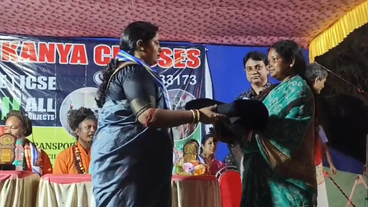 কালীপুজো উপলক্ষ্যে দুস্থদের কম্বল বিতরণ