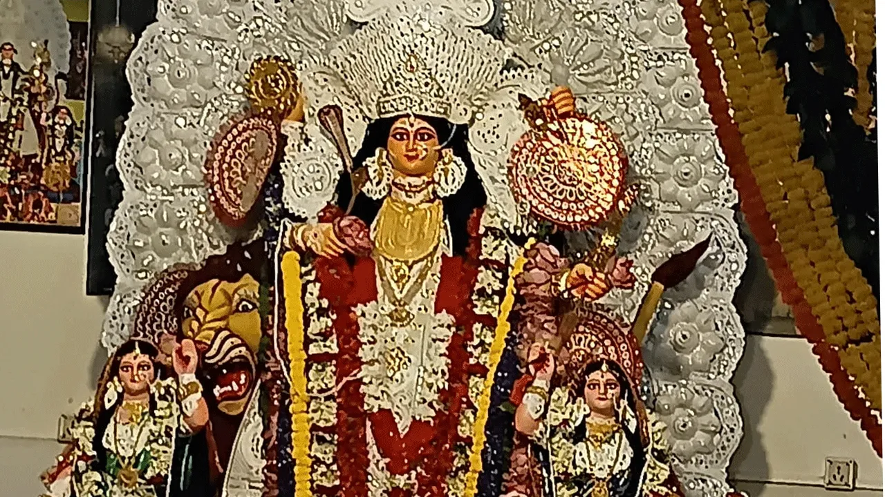 সাড়ম্বরে পালিত উখড়া গ্রামের দে পরিবারের জগদ্ধাত্রী পুজো