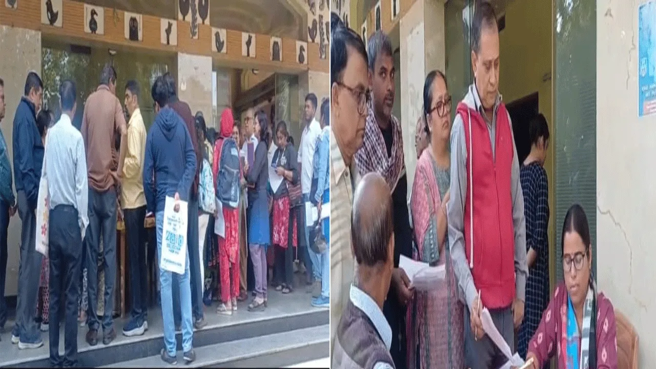 আসানসোল রবীন্দ্রভবনে এনুমারেশন ফর্ম জমা নেওয়ার অভিযোগ বিএলওর বিরুদ্ধে