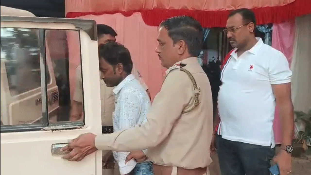চুরিরি অভিযোগে দুর্গাপুরে বেসরকারি স্কুলের হিসাবরক্ষক গ্রেফতার