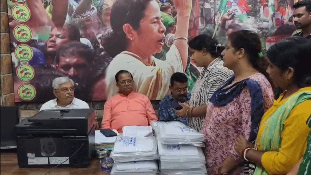 দুর্গাপুরে এসআইআর সহায়তা কেন্দ্রের উদ্বোধন করলেন মন্ত্রী
