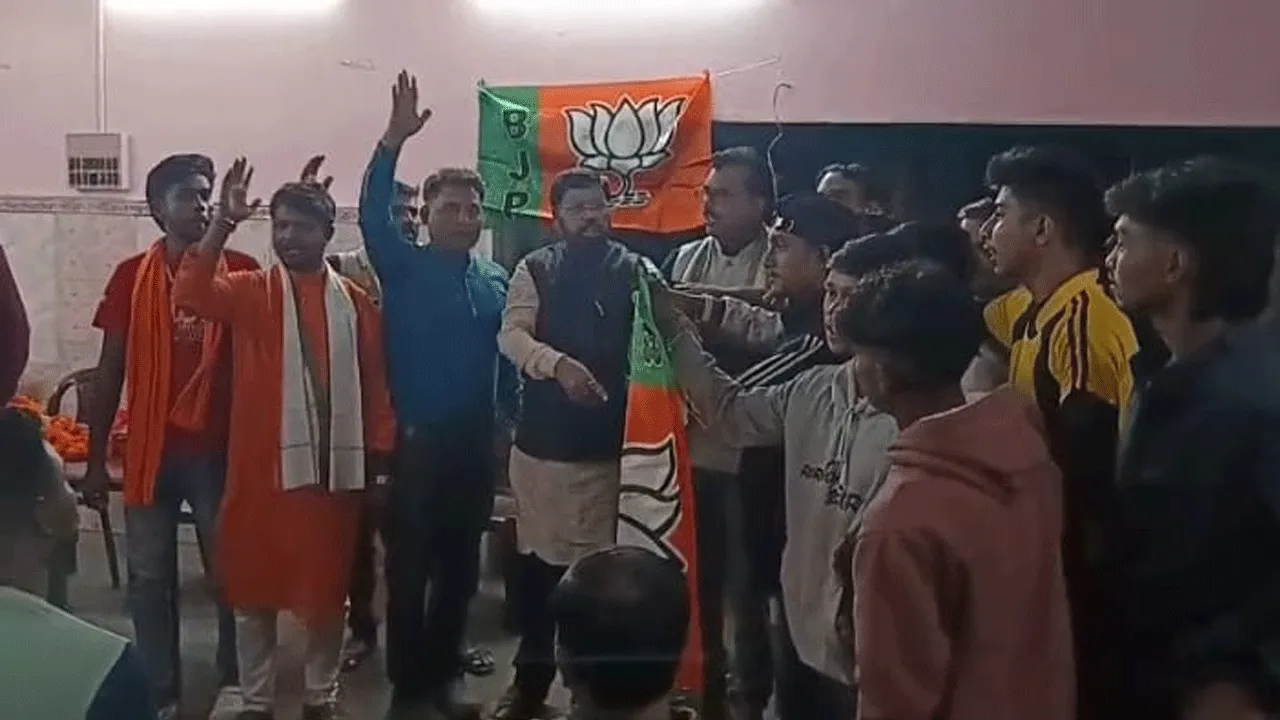 দুর্গাপুরে শতাধিক তৃণমূল কর্মীর বিজেপিতে যোগদান