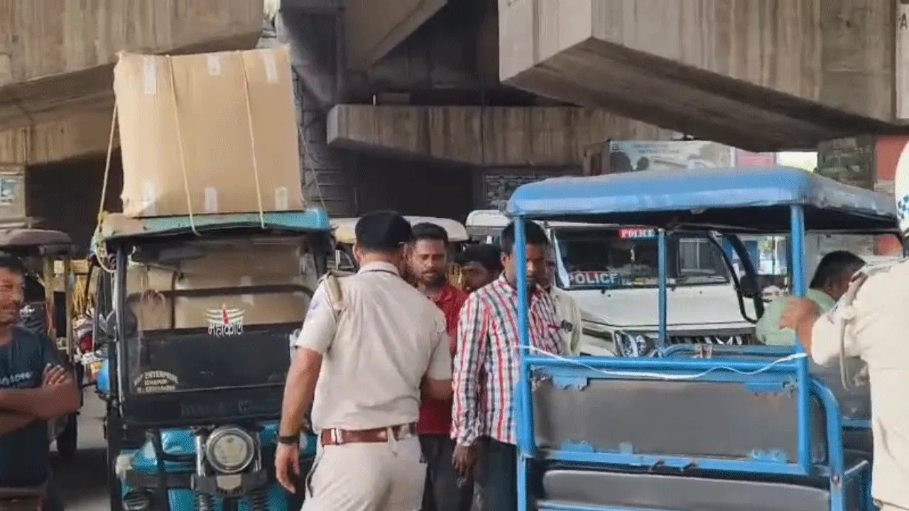 শহরে টোটো দৌরাত্ম্য রুখতে ট্রাফিক গার্ডের পদক্ষেপ