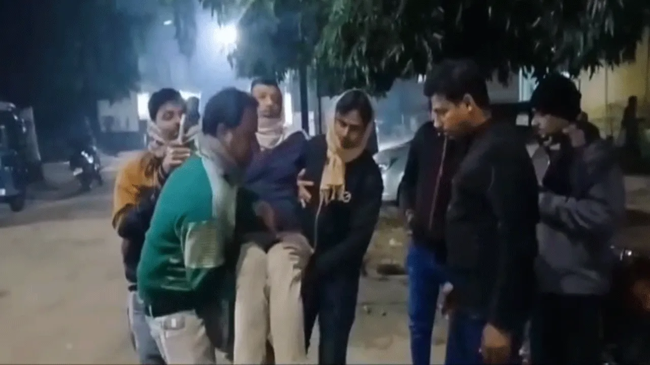 অবৈধ বালি গাড়ি চলার প্রতিবাদ করায় বিজেপি বুথ সভাপতির বাড়িতে হামলার অভিযোগ