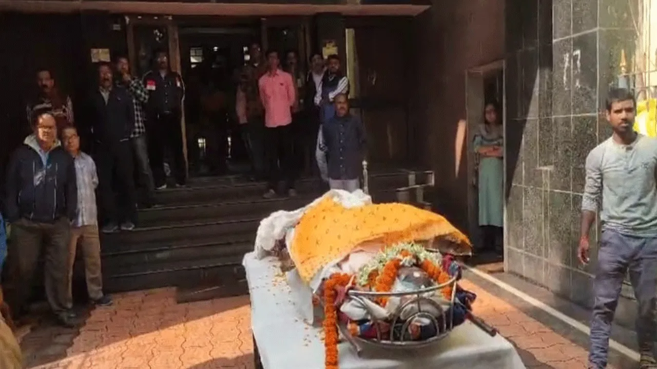 দুর্গাপুরে রাজনৈতিক মহলে শোকের আবহ
