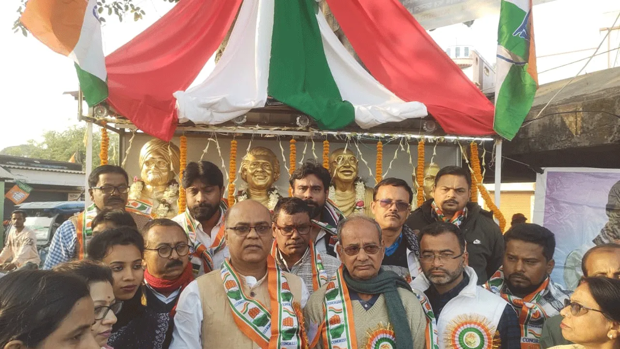 প্রাক্তন প্রয়াত প্রধানমন্ত্রী ডঃ মনমোহন সিংয়ের আবক্ষ মূর্তির উদ্বোধন
