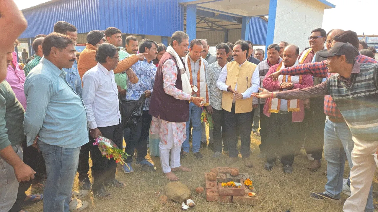 ইসিএলের অর্থানুকূল্যে ২কোটি ২৬ লক্ষ টাকা ব্যয়ে গ্রামের সীমানাপাঁচিল