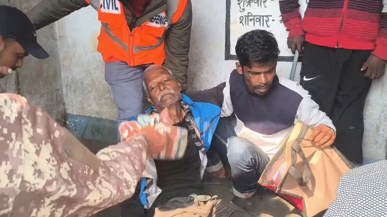 অসুস্থ ও বিশেষ চাহিদাসম্পন্নদের লাইনে দাঁড় করিয়ে শুনানি সালানপুরে