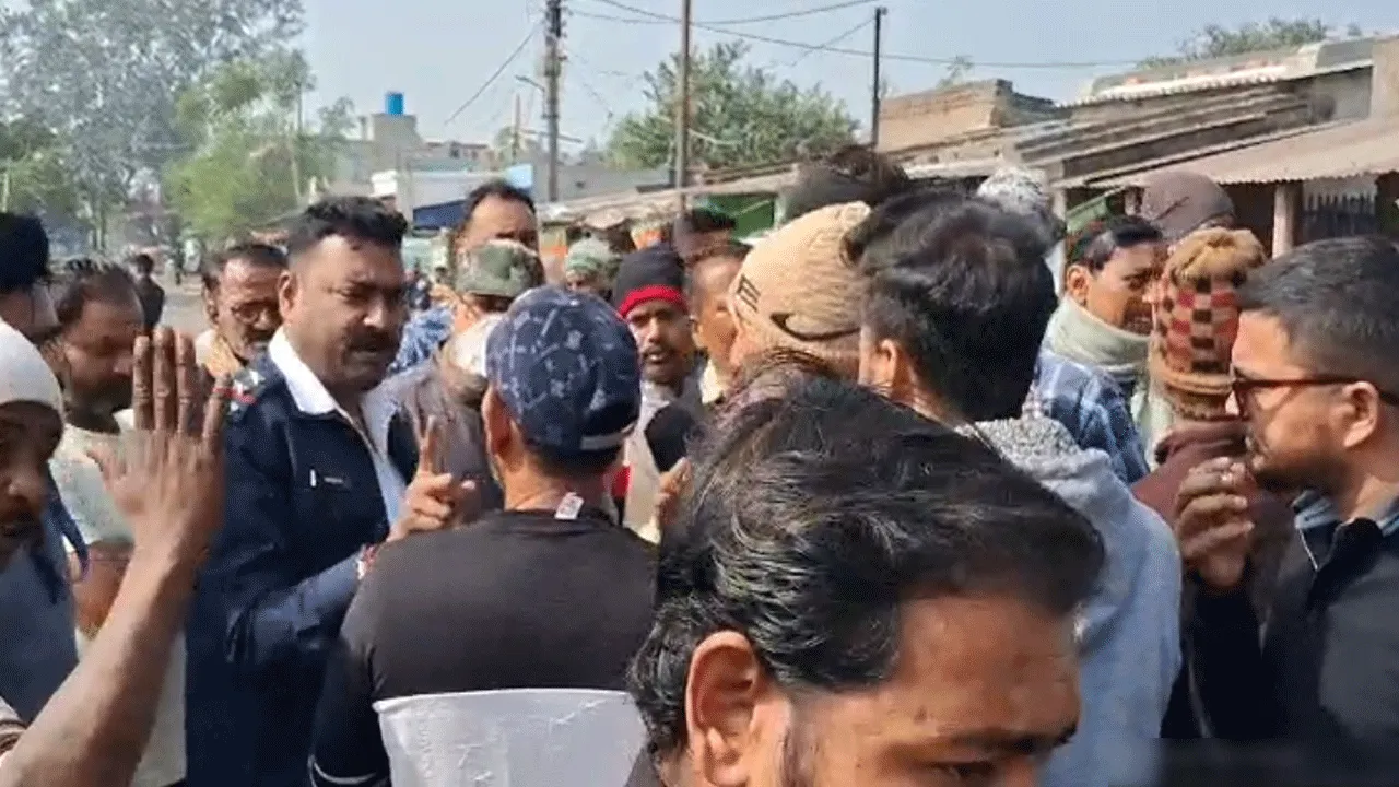 দলীয় পতাকা নিয়ে তৃণমূল-বিজেপি দ্বন্দ্ব, উত্তেজনা দুর্গাপুরে