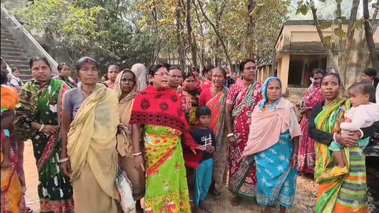 মিড মিল নিয়ে প্রধান শিক্ষকের বিরুদ্ধে বিক্ষোভ, উত্তেজনা কাঁকসার স্কুলে