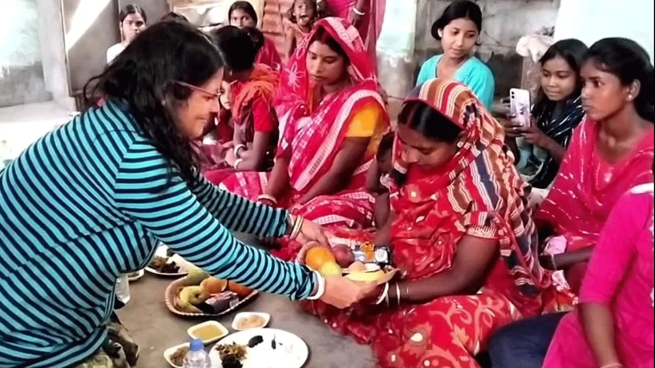 অঙ্গনওয়াড়ী কেন্দ্রের মন ছুঁয়ে যাওয়া মানবিক উদ্যোগ