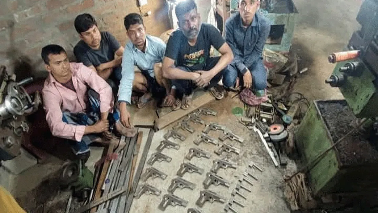 রাজ্যে বিধানসভা নির্বাচনের আগে বিহারে অবৈধ অস্ত্র কারখানায় এসটিএফের হানা, গ্রেফতার পাঁচ