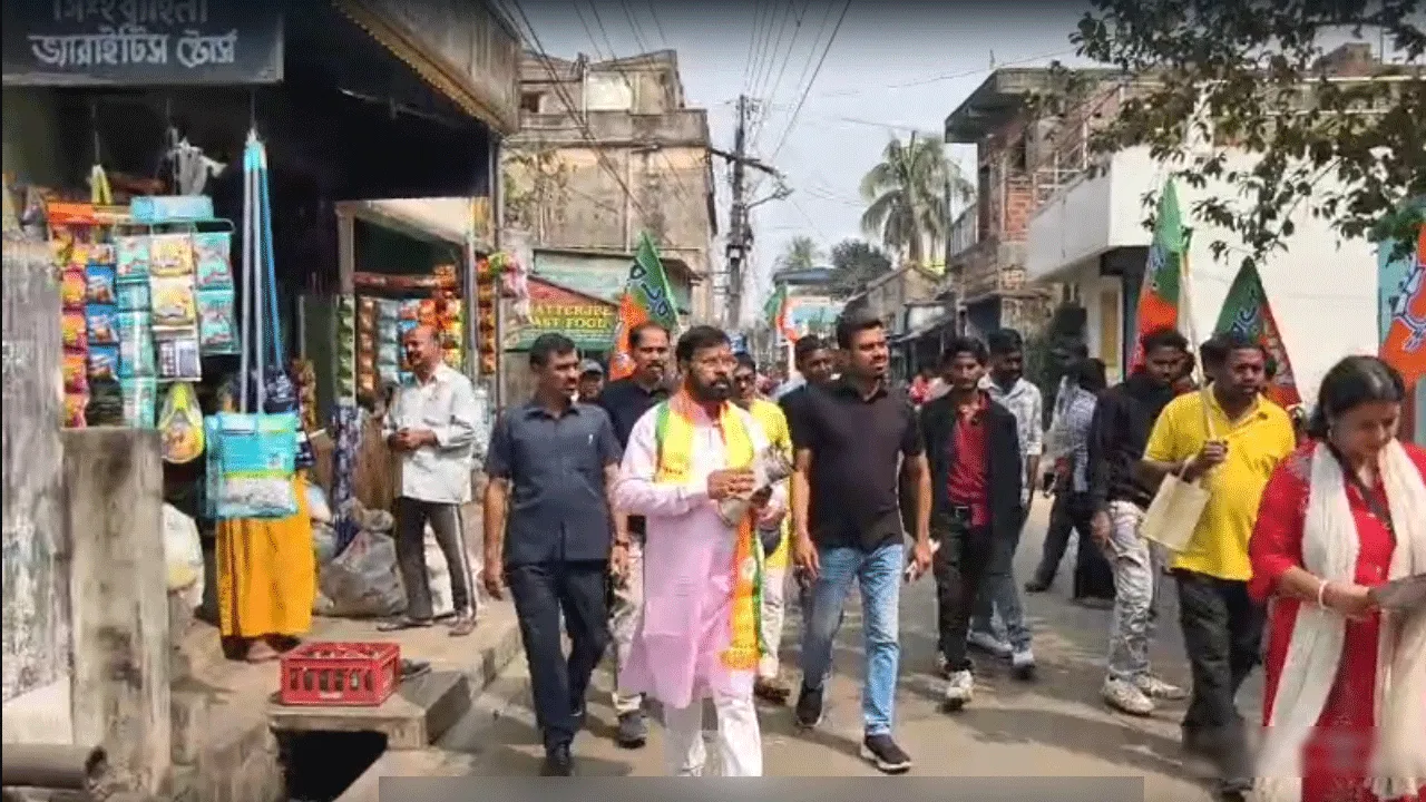 জনসংযোগে গিয়ে ক্ষোভের মুখে দুর্গাপুরের বিজেপি বিধায়ক