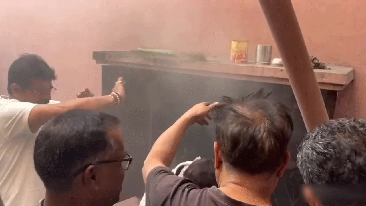 গৃহস্থ বাড়িতে আগুন লেগে চাঞ্চল্য