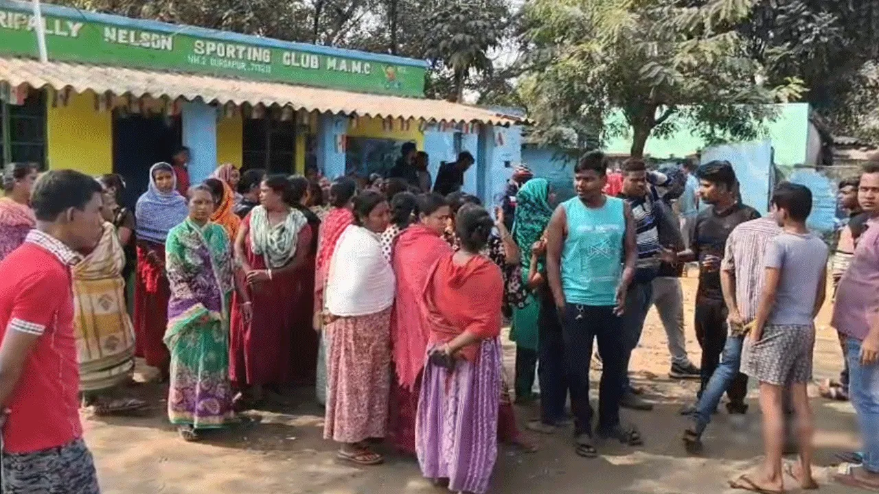 প্রাক্তন তৃণমূল কাউন্সিলরের বিরুদ্ধে উন্নয়নের কাজ বন্ধের অভিযোগ, বিক্ষোভ স্থানীয়দের