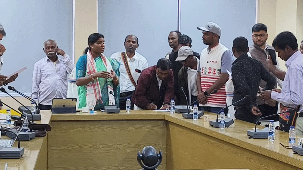 জেলায় আদিবাসী উন্নয়ন নিয়ে পরিদর্শনে জাতীয় তপশিলি জনজাতি কমিশন, নির্বাচন পরবর্তী হিংসা নিয়ে আশঙ্কায় স্মারকলিপি
