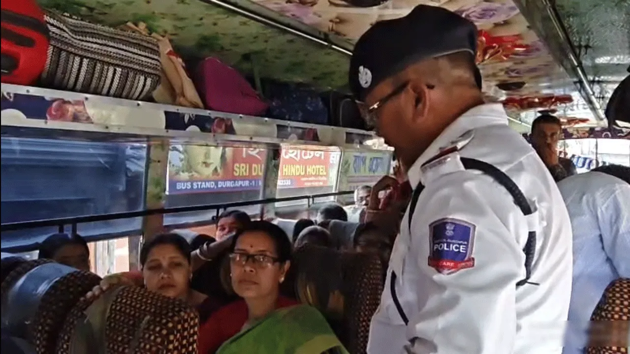 নারী সুরক্ষায় অভিনব উদ্যোগ ট্রাফিক পুলিশের