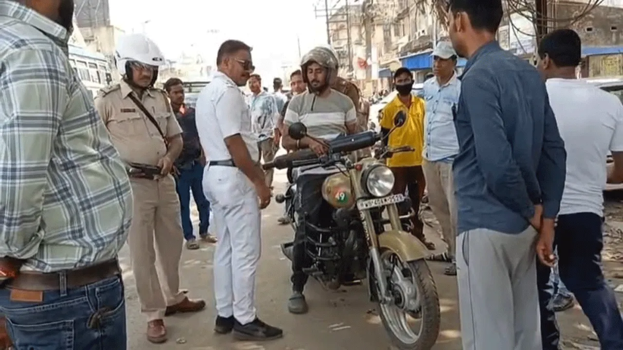 পানাগড় বাজারে ট্রাফিক পুলিশের তৎপরতা