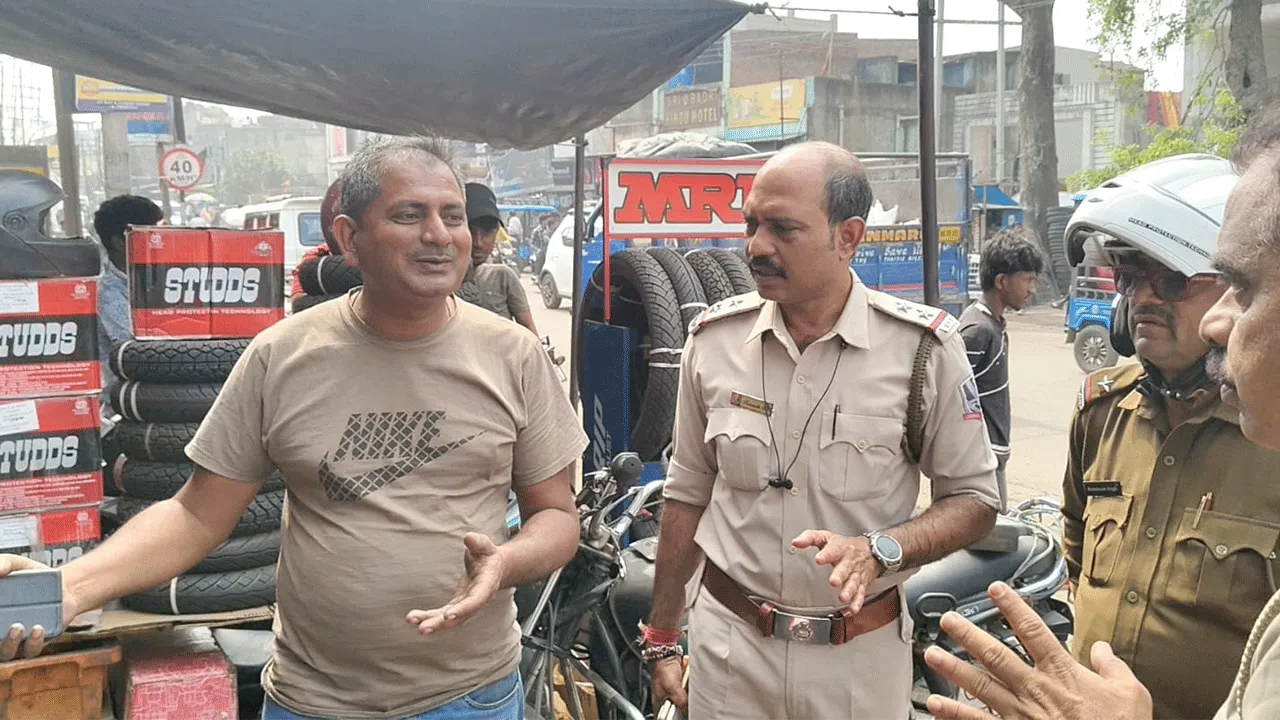 মডিফায়েড সাইলেন্সার বিক্রি ও লাগানোর বিরুদ্ধে কড়া অভিযান রানিগঞ্জে