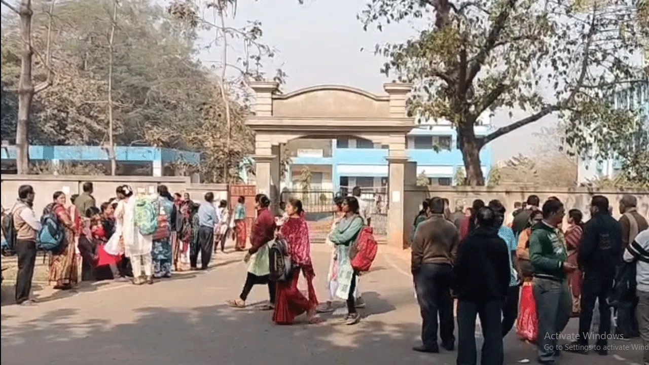 কড়া নজরদারিতে রাজ্য জুড়ে শুরু উচ্চ মাধ্যমিক পরীক্ষা