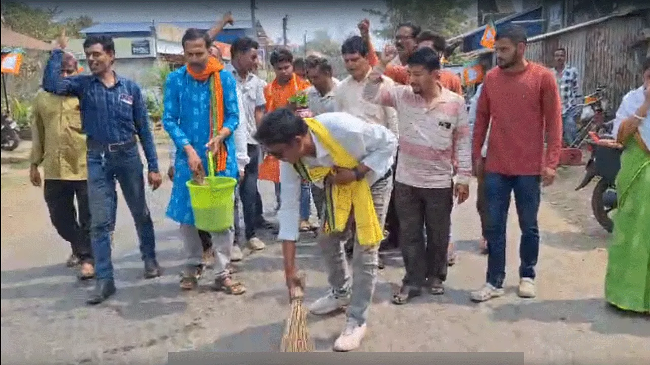 পরিবর্তন যাত্রার আগে রাজ্য সড়কে ‘শুদ্ধিকরণ’!