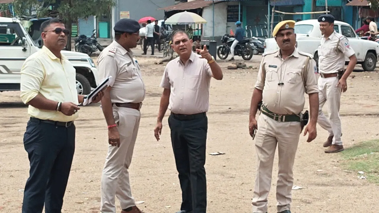 কুলটিতে একাধিক বুথ পরিদর্শনে নির্বাচন কমিশনের পুলিশ পর্যবেক্ষকের
