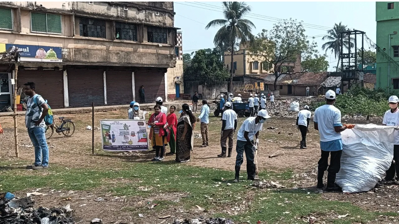 অস্বাভাবিক মশা-মাছির উপদ্রব, ডেঙ্গু সংক্রামকের আতঙ্ক