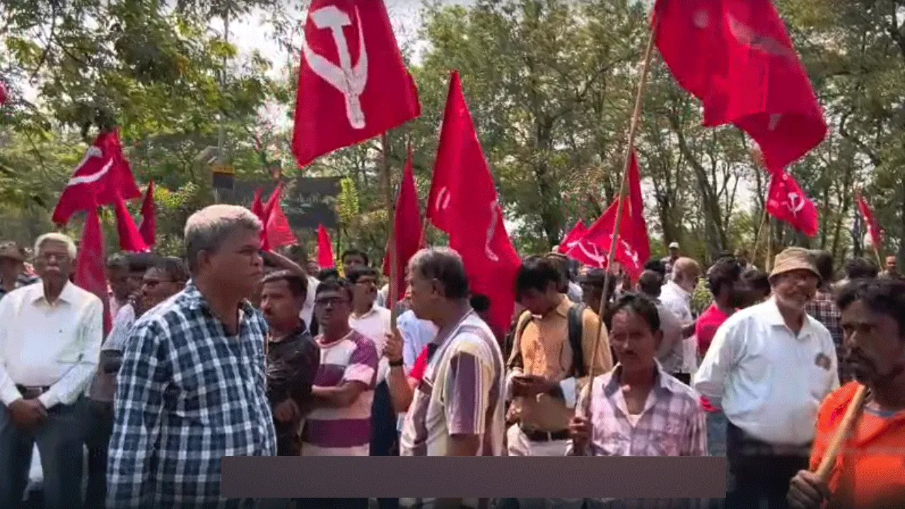 ভোটার তালিকা থেকে নাম বাদের প্রতিবাদে দুর্গাপুরে বিক্ষোভ বামেদের