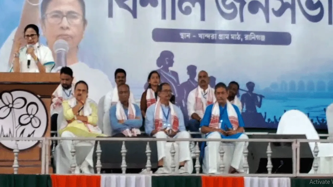 রানিগঞ্জের সভা থেকে তৃণমূল প্রার্থীর ছেলেকে সতর্ক করলেন তৃণমূল সুপ্রিমো