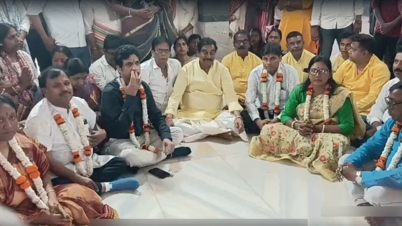 সাংসদের উপস্থিতিতে ছিন্নমস্তা মন্দিরে পুজো দিয়ে প্রচার শুরু বাঁকুড়ার তৃণমূল প্রার্থীদের