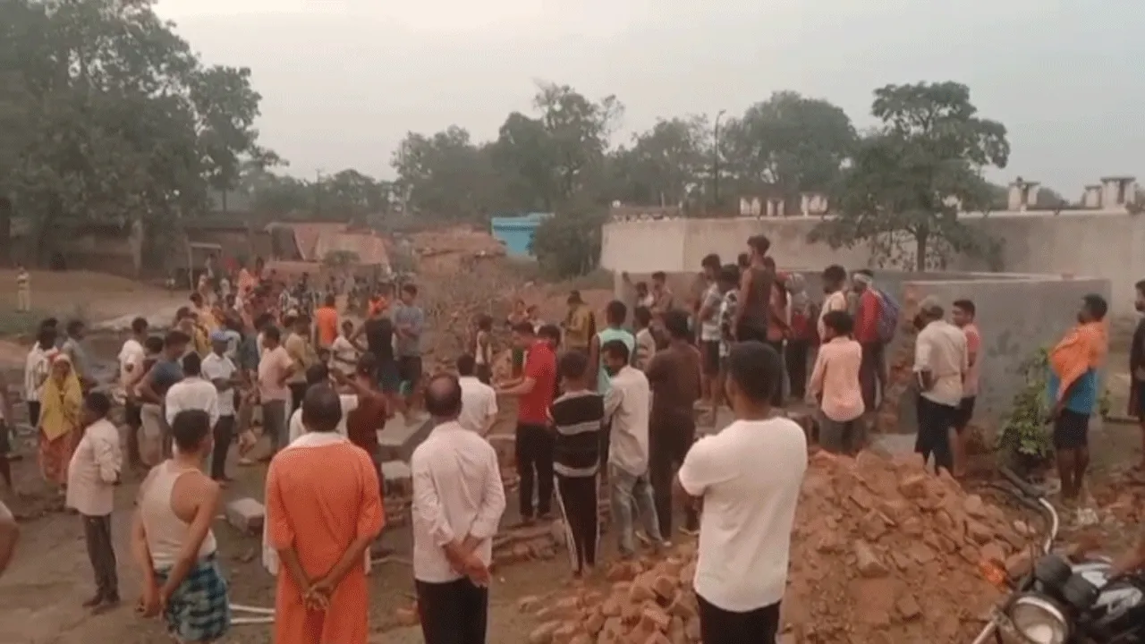 ইসিএলের নবনির্মিত জলাধারের দেওয়াল ধসে মৃত ২, আহত ১ শিশু