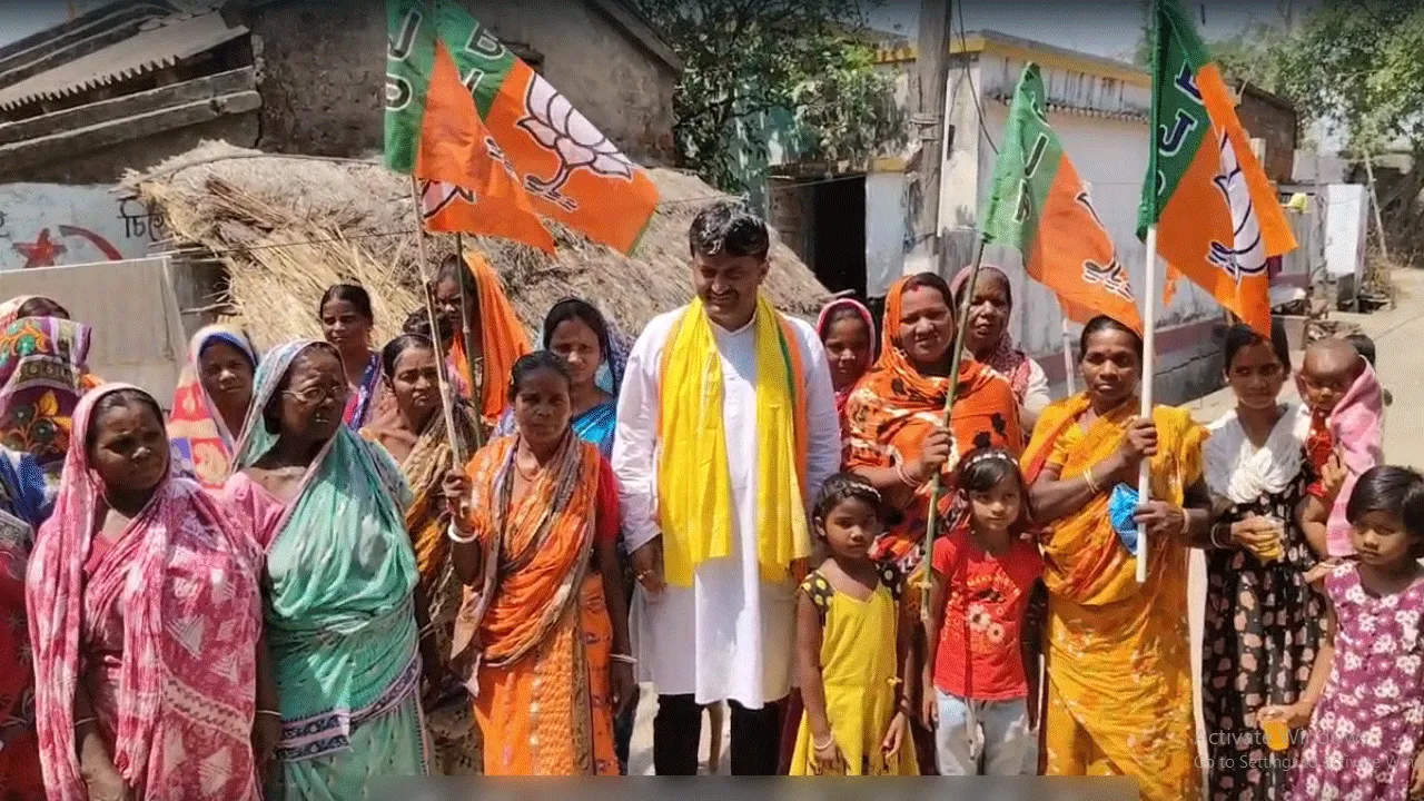 ভোটে জিতলে ‘লাখপতি দিদি’ বানিয়ে দেওয়ার আশ্বাস বিজেপি প্রার্থীর