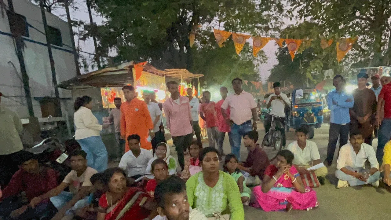 মোদির সভায় ‘মোবাইল ছিনতাই’, থানা ঘেরাও করে বিজেপির বিক্ষোভ