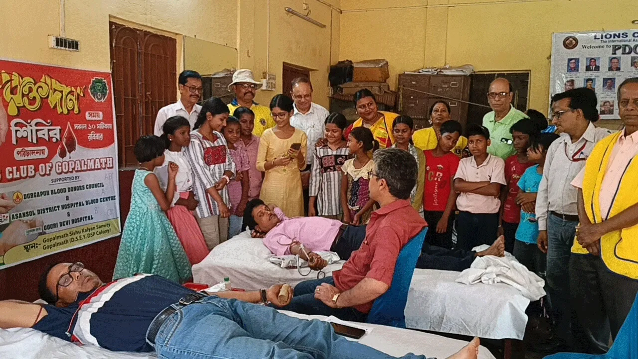 রক্তদান শিবির: জনসংযোগের নয়া পাঠ দিলেন কাজল সেখ