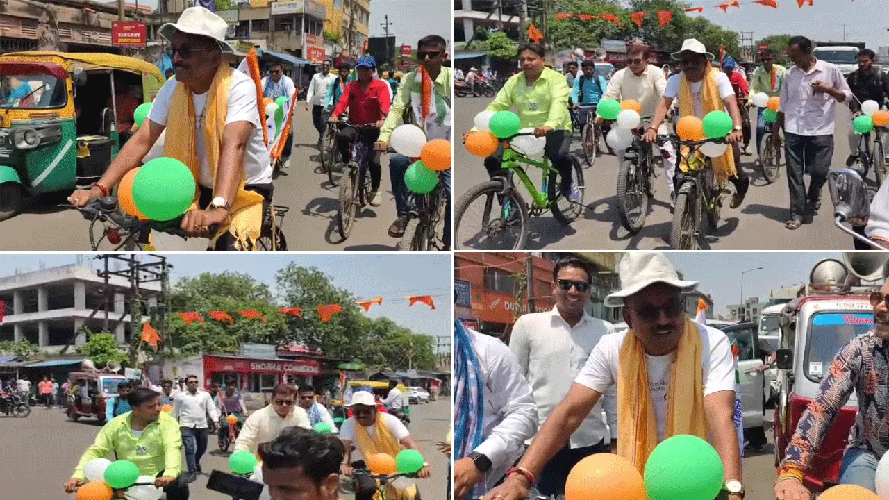 ছাত্র যুবদের সাথে সাইকেল চালিয়ে প্রচার তৃণমূল প্রার্থীর
