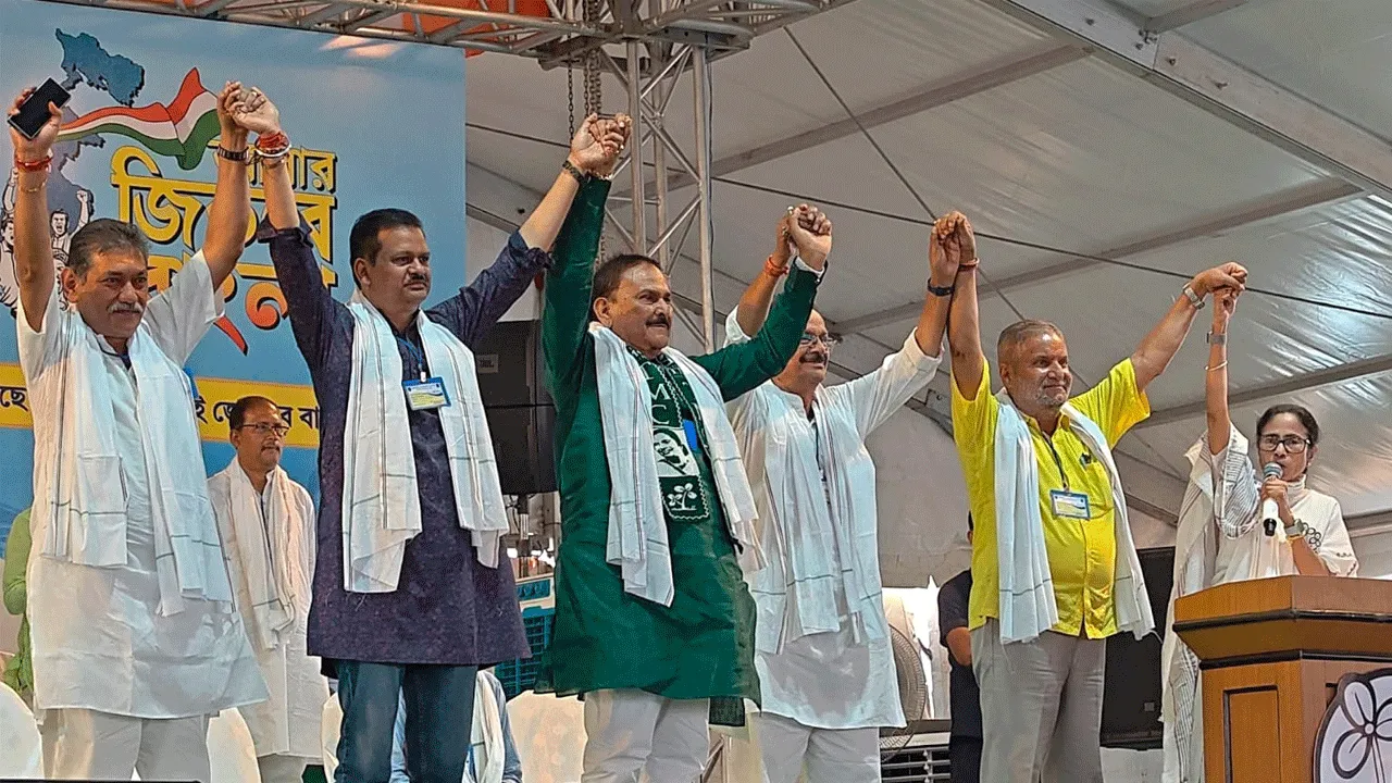 বিজেপিকে উৎখাত করে তবেই দিল্লি যাব, হুঙ্কার মমতা ব্যানার্জ্জীর