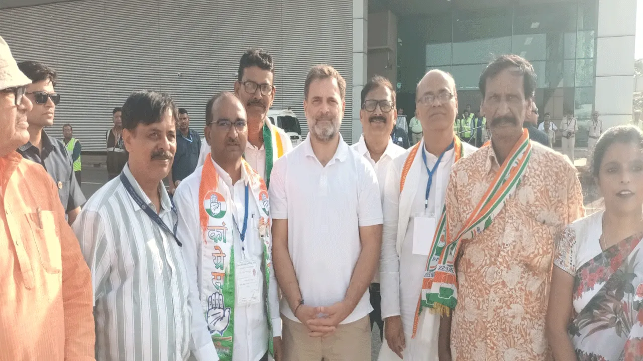 ভোট প্রচারের মাঝে অন্ডালে রাহুল গান্ধী