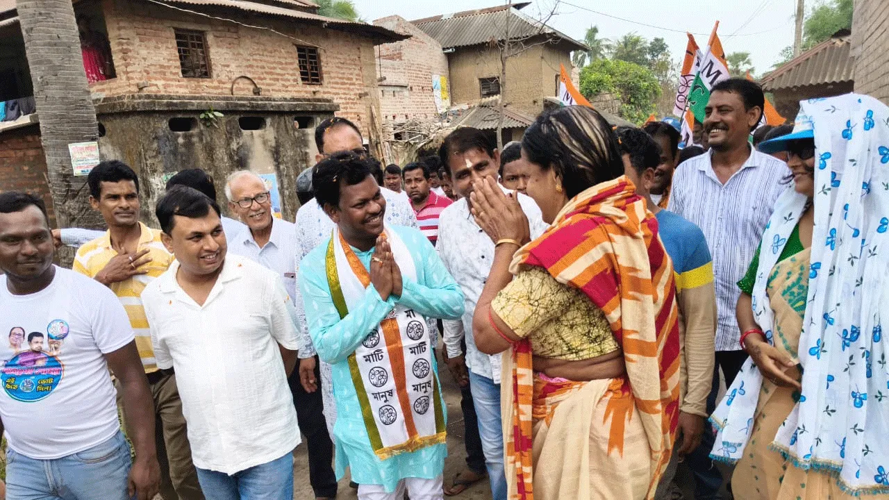 আউসগ্রামের তৃণমূল প্রার্থীর সমর্থনে জনজোয়ার, প্রচারে ব্যাপক উৎসাহ