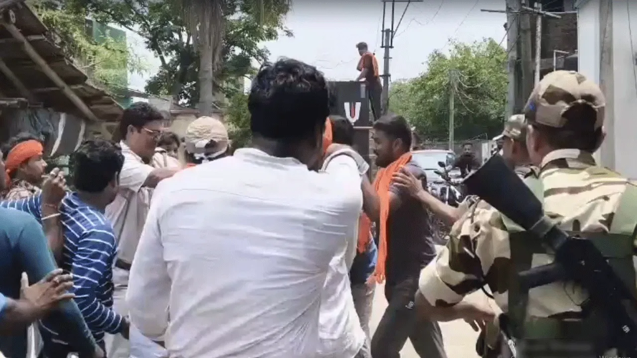 বিজেপির বিজয় মিছিল ঘিরে দুই পক্ষের বচসা হাতাহাতি, আটক তিন