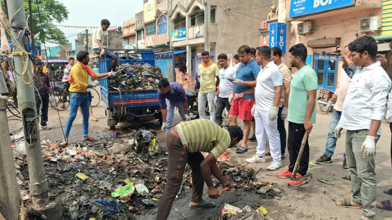 পরিবেশ রক্ষায় পুলিশ ও রাজনৈতিক দলের উদ্যোগ