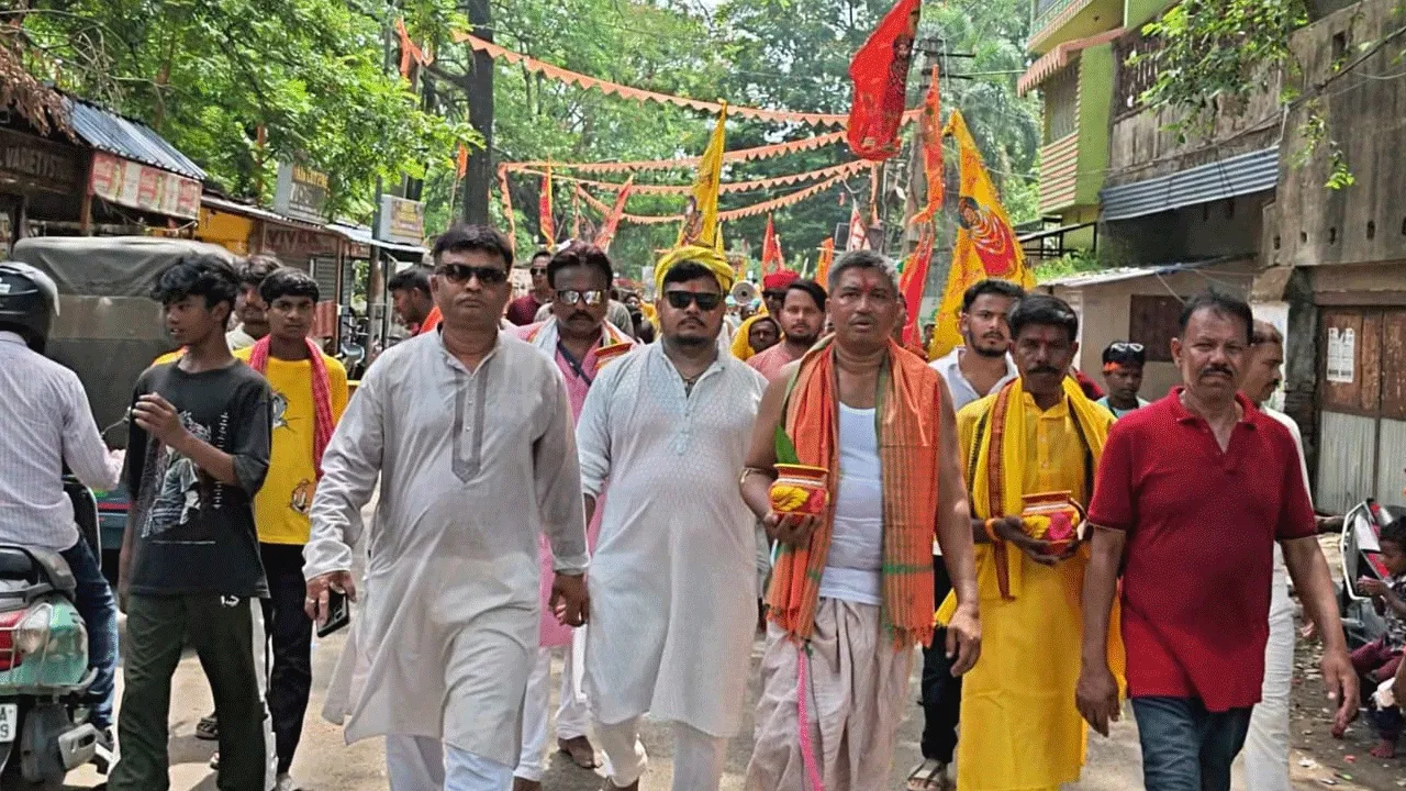 তীব্র দাবদাহ উপেক্ষা করে ভক্তদের ঢল: লছিপুরে বর্ণাঢ্য কলস যাত্রা ও হরিনাম সংকীর্তন