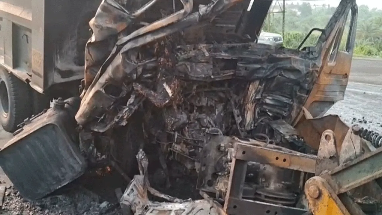 জাতীয় সড়কে ভয়াবহ দুর্ঘটনা: ডাম্পারে আগুন লেগে মৃত চালক​