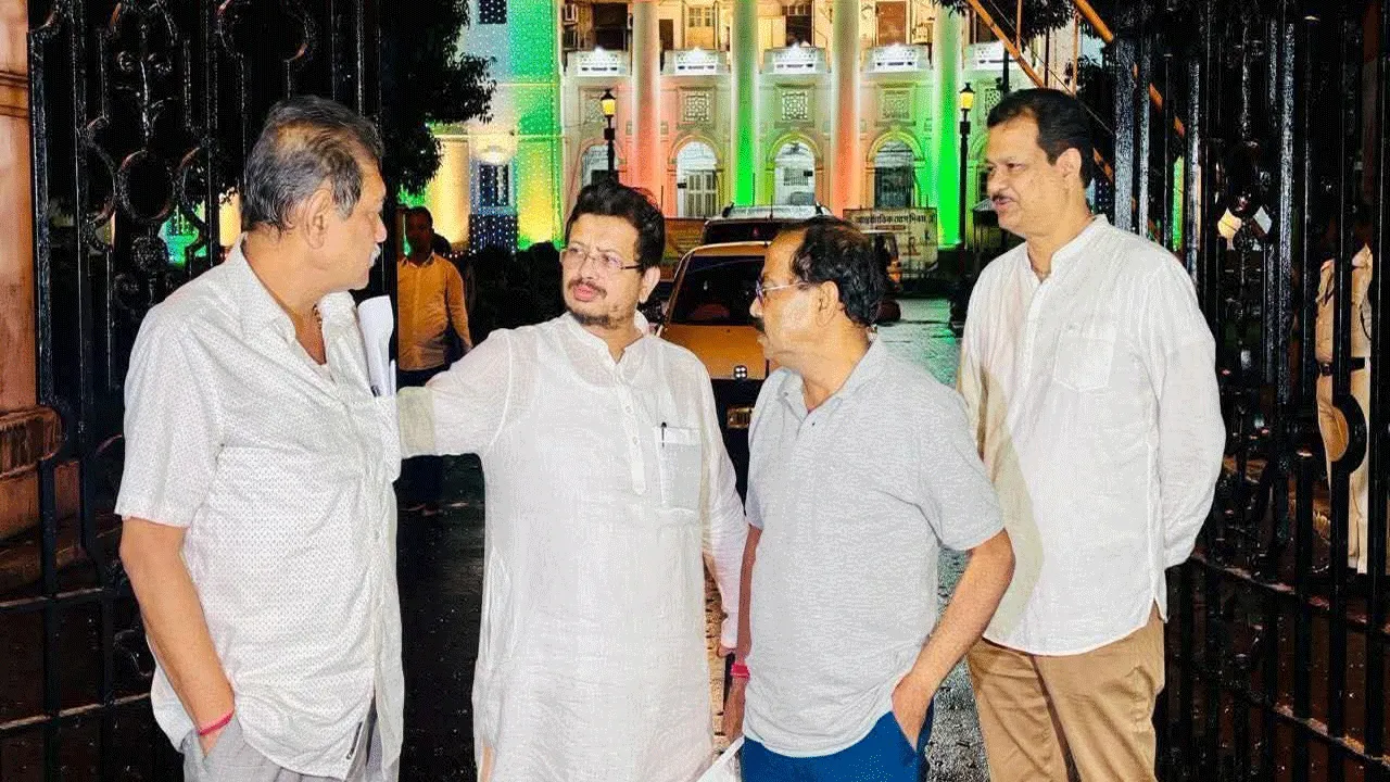 তৃণমূল জেলা সভাপতি পদে ইস্তফা দিয়ে বিদ্রোহী তৃণমূল শিবিরে পা! শিল্পনগরীতে শোরগোল