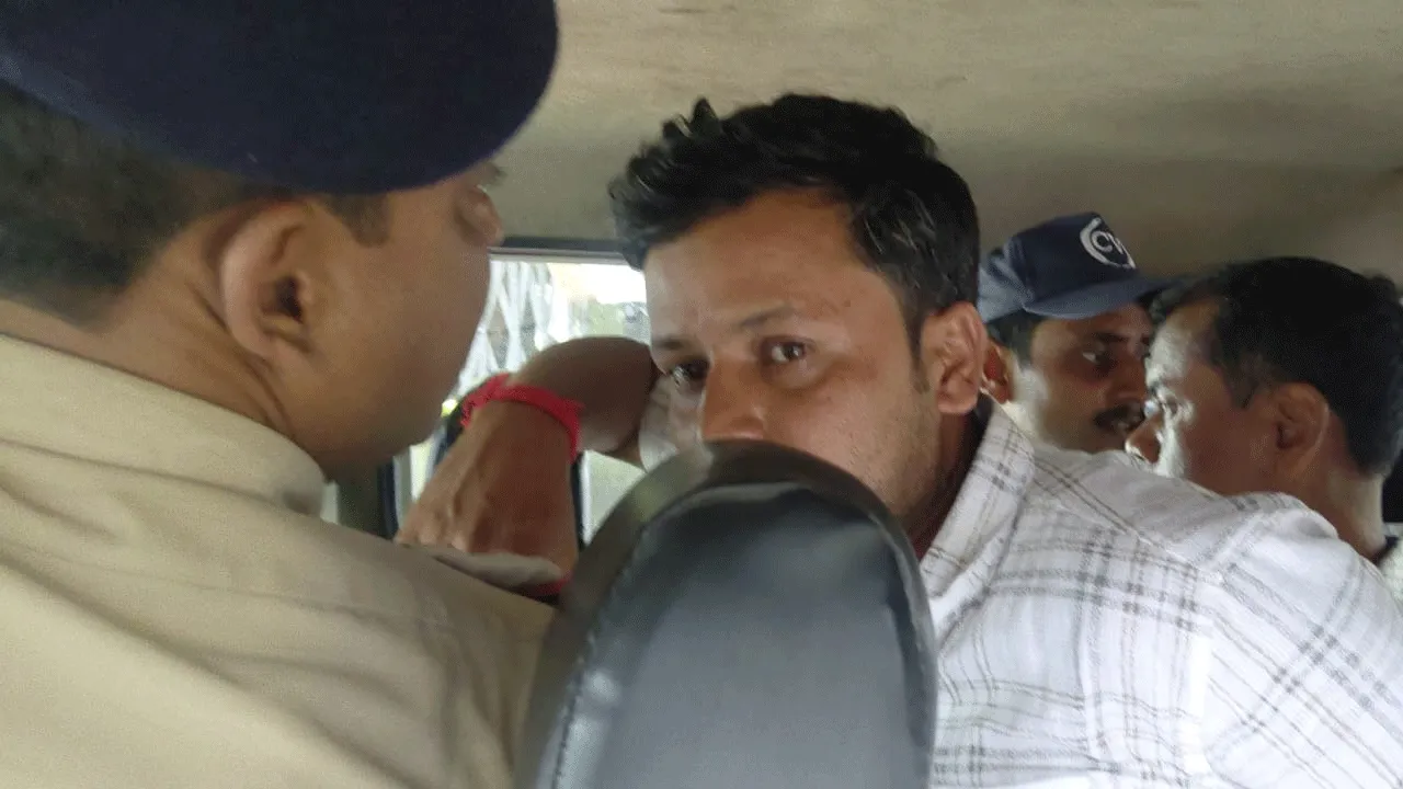মৃতদেহের ক্ষতিপূরণেও কাটমানি, গ্রেফতার তৃণমূলের পঞ্চায়েত প্রধান