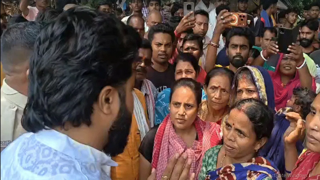 বিধায়কের হস্তক্ষেপে ডিভিসির উচ্ছেদ অভিযান স্থগিত, স্বস্তি বাসিন্দাদের​